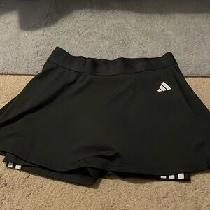 Adidas tennis skirt size medium in black